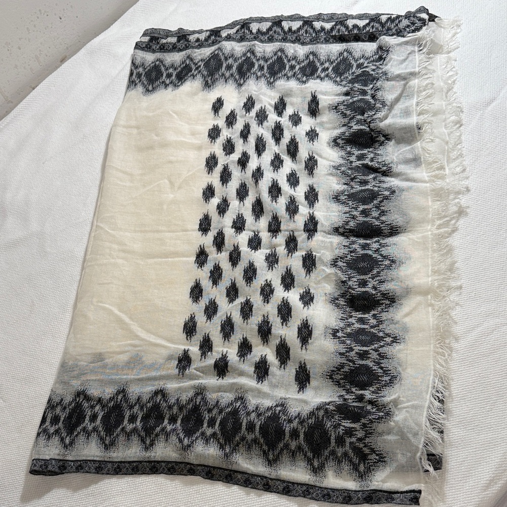 SAACHI Monochrome Patterned Scarf